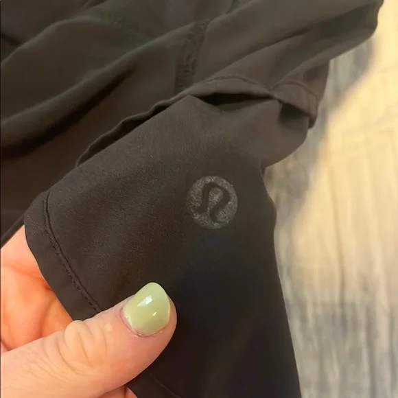 Lululemon Speed Up 2.5in - Picture 2 of 3